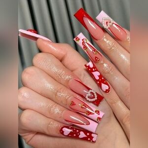 24 piece Press On Heart & Strawberry Nails